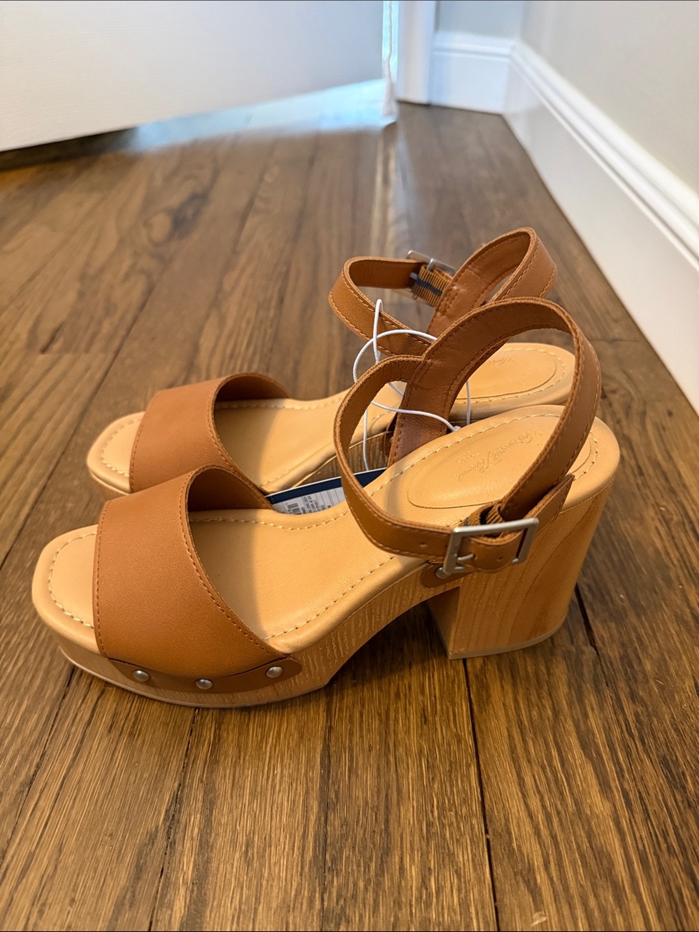 🆕 Universal Thread Platform Sandals - Picture 4 of 5